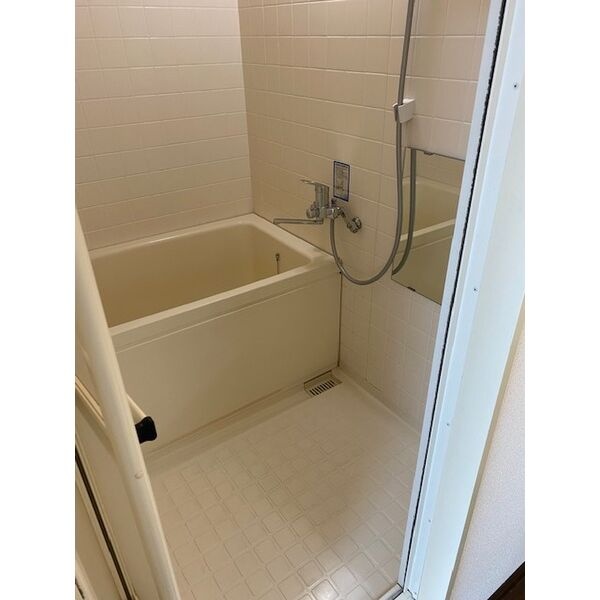 トイレと分かれた浴室