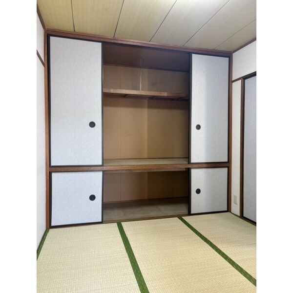 和室の押入内部