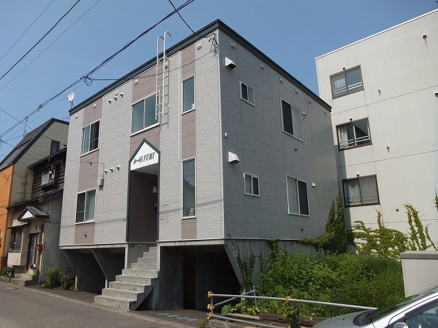 ルート5FUMIの建物外観