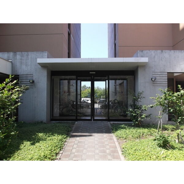 建物のエントランス