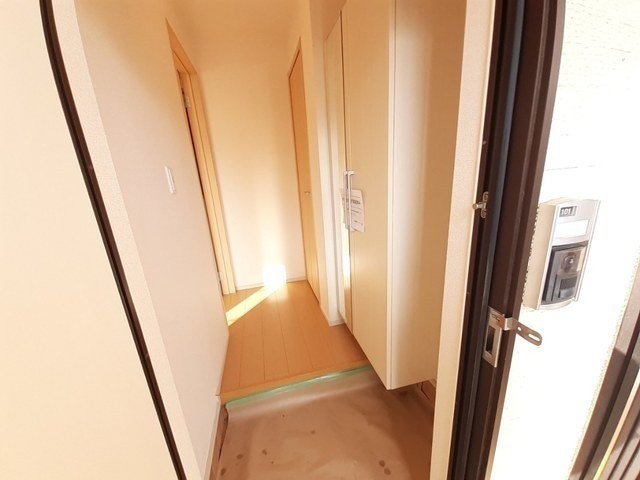 収納もある玄関です