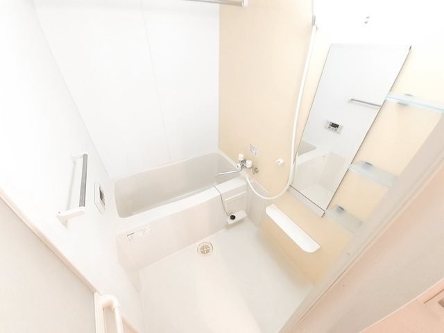 コンパクトで使いやすいお風呂です