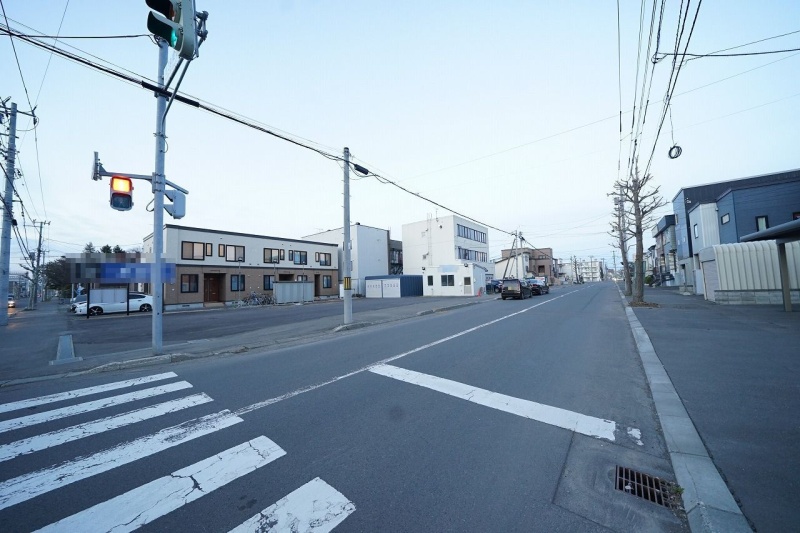 南西側道路　幅員14.54ｍ　※2021年4月撮影