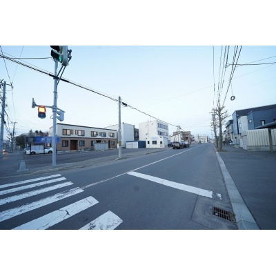 南西側道路　幅員14.54ｍ　※2021年4月撮影