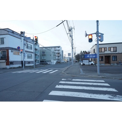 南東側道路　幅員14.54ｍ　※2021年4月撮影