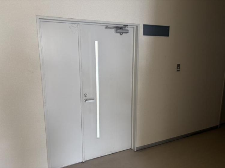 貸室の出入口。