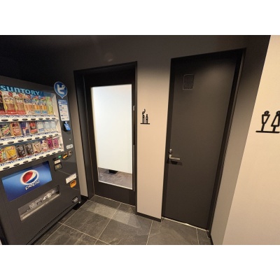 共用部 自動販売機・トイレ入口