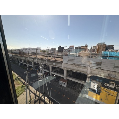 千歳駅ホームを見下ろす眺望