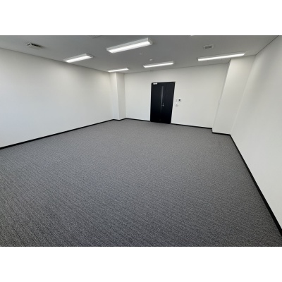 入口側からの室内