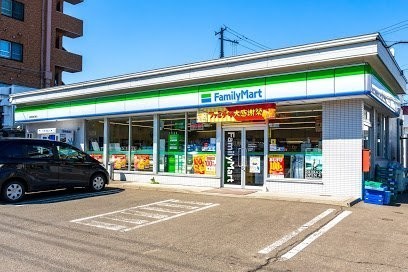 ファミリーマート 札幌発寒３条店まで364m