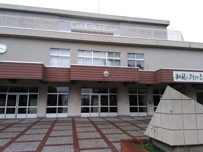 札幌市立 八軒中学校まで1005m