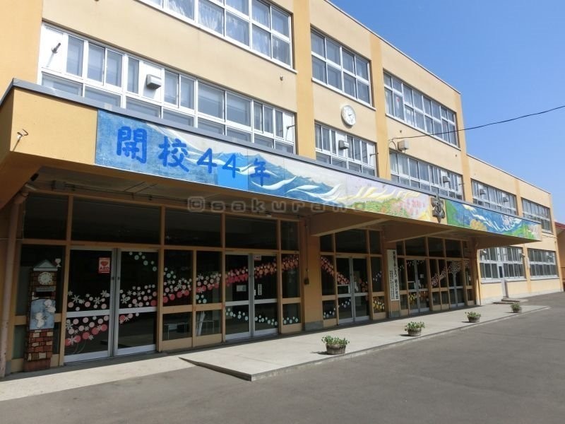 札幌市立 発寒南小学校まで297m