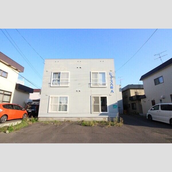 正面から見た建物外観