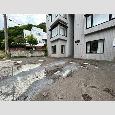 建物前の駐車スペース
