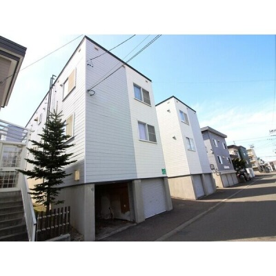 建物と道路側の様子