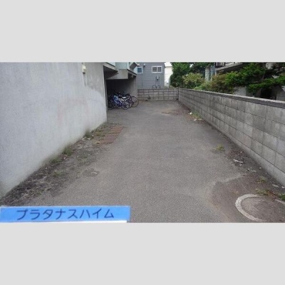 建物脇の共用スペース