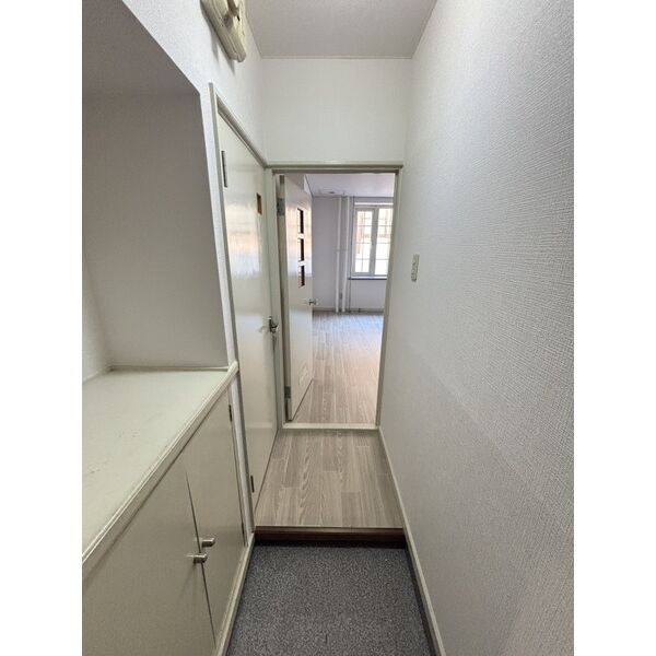 玄関から室内へ続く廊下
