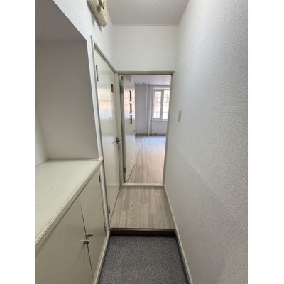 玄関から室内へ続く廊下