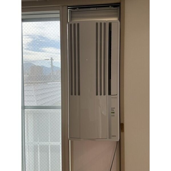 新規設置済みの窓用エアコン