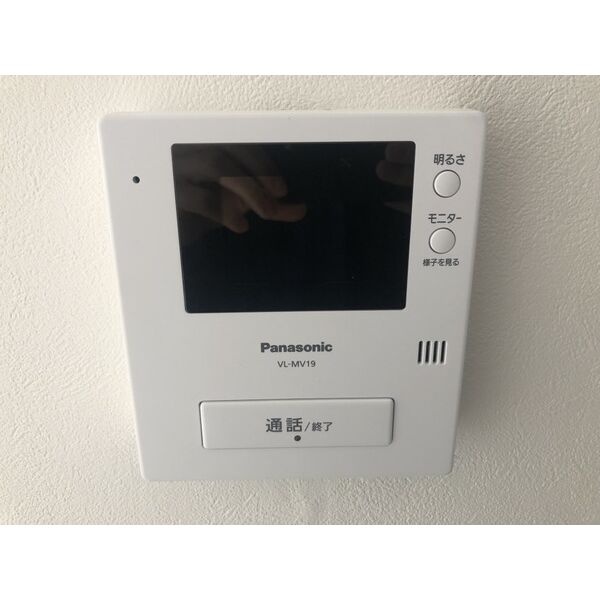 来訪者を確認できるモニタ付インターホン