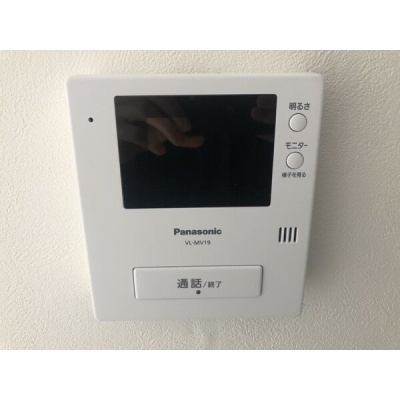 来訪者を確認できるモニタ付インターホン