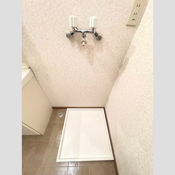 室内の洗濯機置き場。