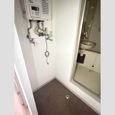 室内洗濯機置場と浴室入口