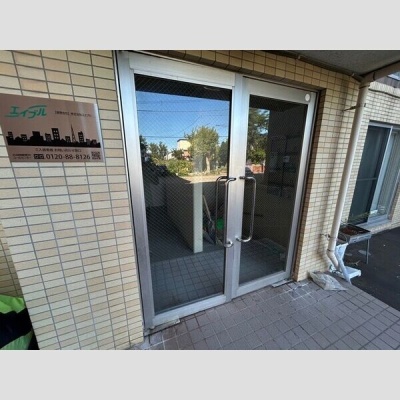 建物のエントランス