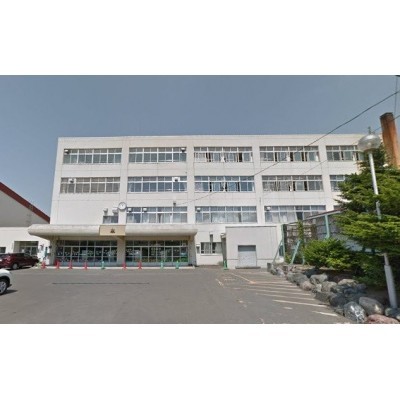 札幌市立 西園小学校まで742m