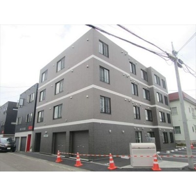 鉄筋コンクリート造4階建ての外観