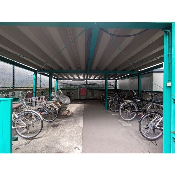 自転車駐輪場