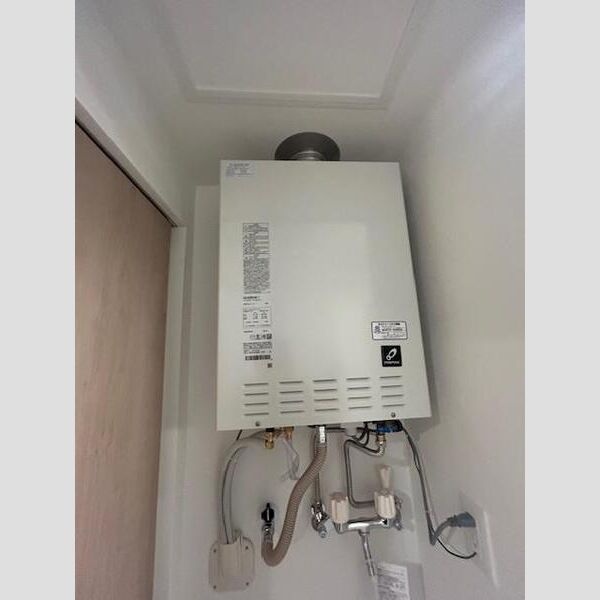 給湯器・洗濯機置場まわり