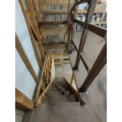 上階から見た室内階段