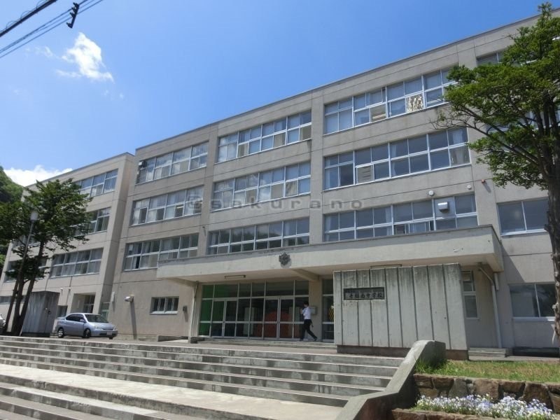 札幌市立 手稲西中学校まで442m