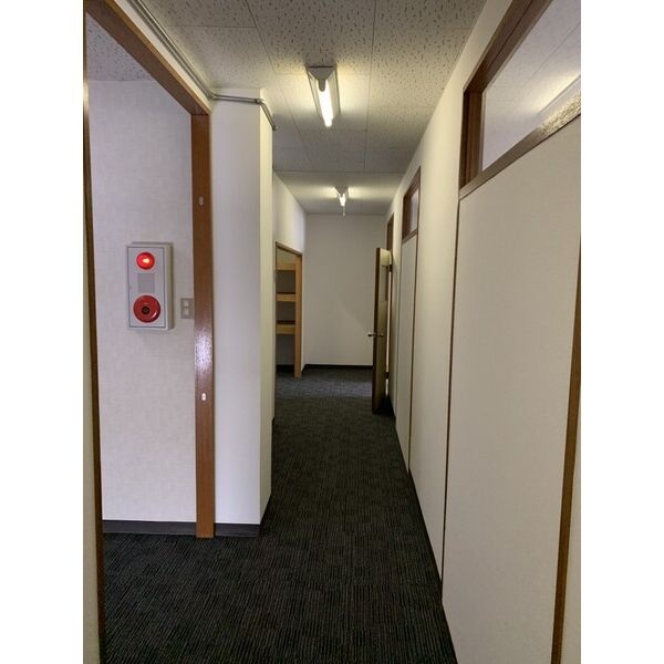 各室につながる廊下