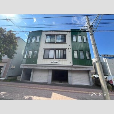 晴天の建物外観