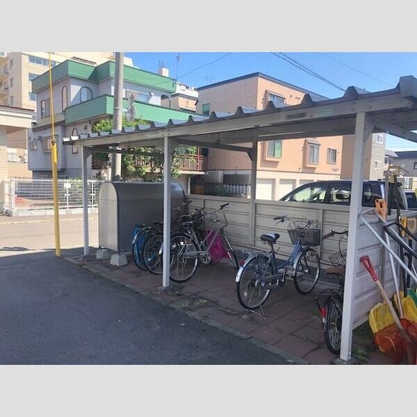 屋根付きの駐輪スペース