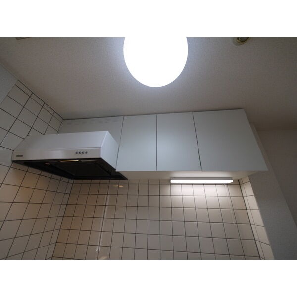 キッチン吊戸棚・換気扇