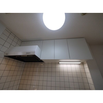 キッチン吊戸棚・換気扇