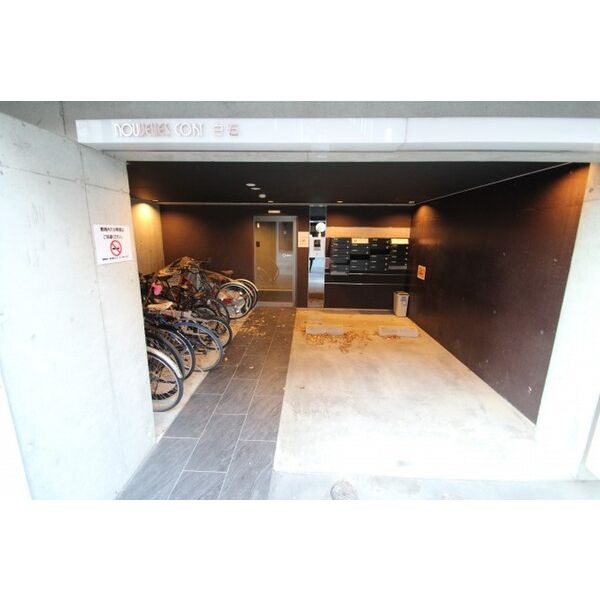 建物入口・共用スペース