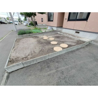 建物前の駐車スペース