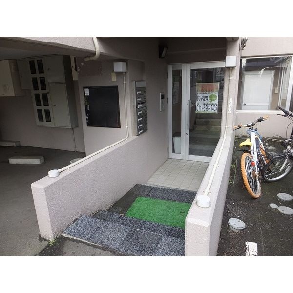 建物のエントランス