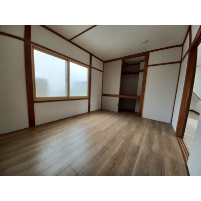押入のある洋室