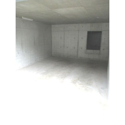 建物共通の車庫参考写真。高さは現地確認。