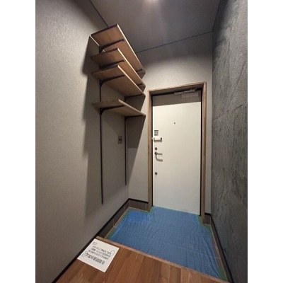 玄関とシューズ棚。