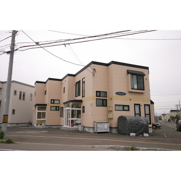 建物外観（元募集掲載写真）。
