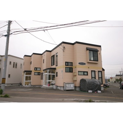 建物外観（元募集掲載写真）。