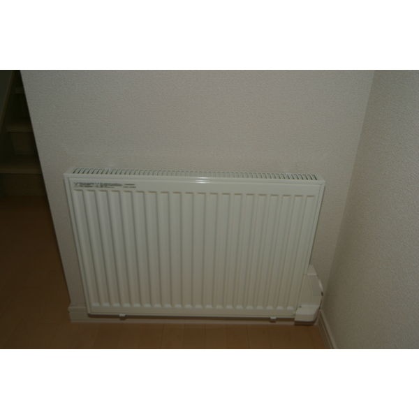 電気暖房のパネルヒーター。