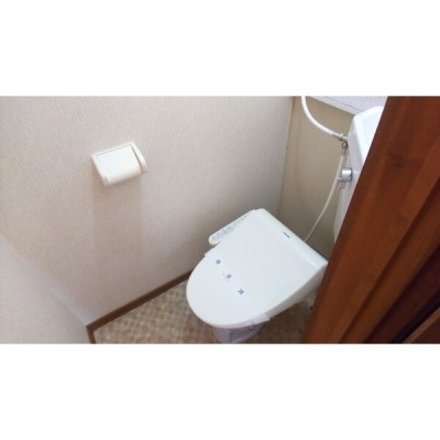 温水洗浄便座付きのトイレ