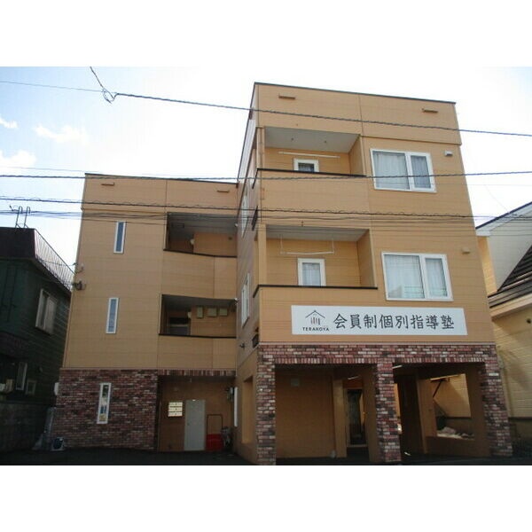 建物外観（正面）